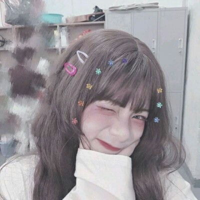 57岁母亲牵脑瘫儿子走向高考考场，成绩稳居班级前五